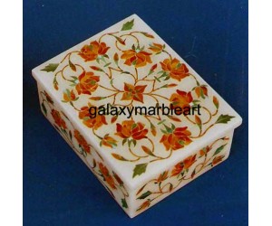 Box with geometrical design with Cornelian -RE3411